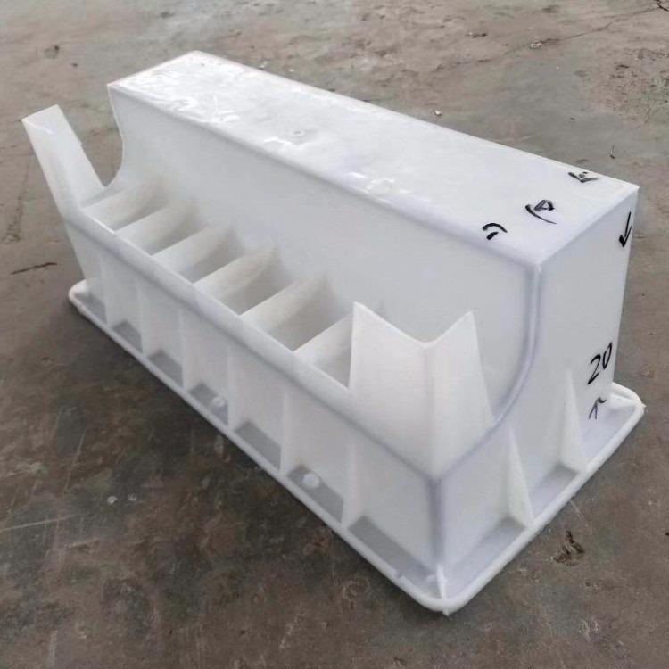 混凝土路沿石塑料模具.jpg 混凝土路沿石塑料模具.jpg