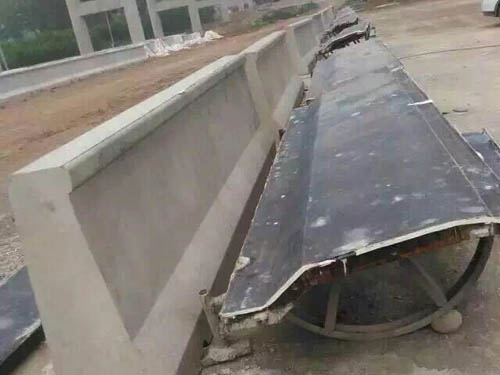 1632353781990236.jpg 高速公路防撞墙3377(中国).jpg