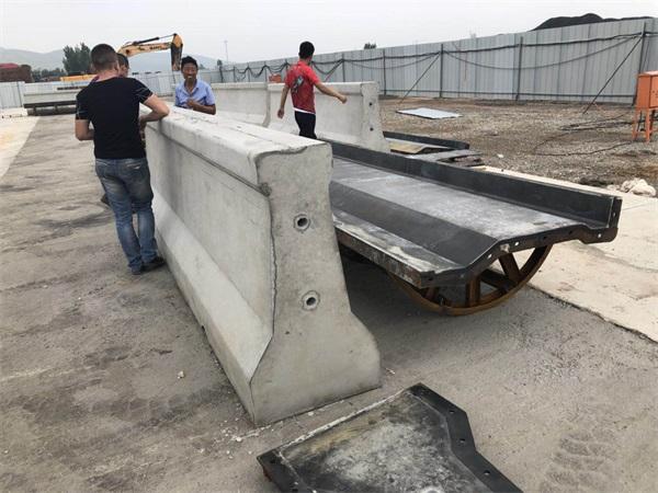 1646391947126273.jpg 防撞墙模具12.jpg